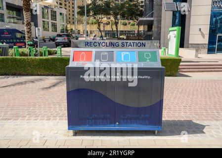 Recycling Station à Dubai Marina, Dubaï, Émirats arabes Unis Banque D'Images