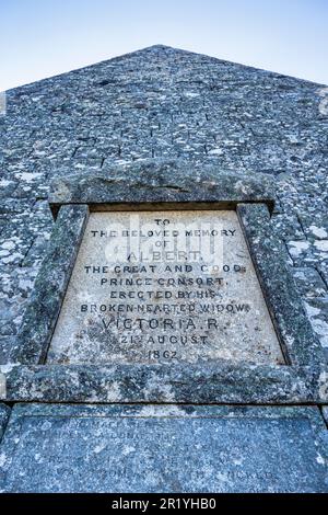 Plaque de dédicace sur la Pyramide du Prince Albert sur le domaine Balmoral, Royal Deeside, Aberdeenshire, Écosse, Royaume-Uni Banque D'Images