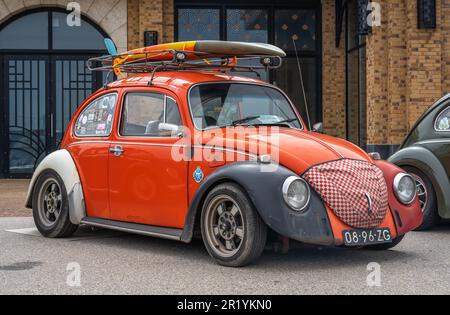 Scheveningen, pays-Bas, 14.05.2023 ans, Vintage a personnalisé Volkswagen Beetle de 1973 au salon automobile classique d'Aircooler Banque D'Images