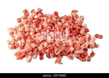 Pile de bacon en dés isolée sur blanc avec un chemin d'écrêtage inclus Banque D'Images