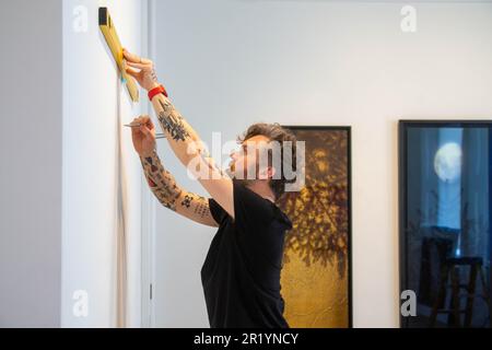 Londres, Royaume-Uni. 16th mai 2023. Aperçu de l'exposition Space to Breathe à Cromwell place, WiNG Gallery, South Kensington, Londres, du mercredi 17th au dimanche 21st mai 2023. Sophie Camu Lindsay, anciennement de Sotheby's, a organisé cette avant-première d'une exposition qui se tiendra à Bowhouse dans le Royaume de Fife, du 15th juillet au 6th août 2023. Avec des œuvres de Harry Cory Wright, Susan Derges, Andy Goldsworthy et Alexander Lindsay. Crédit. Crédit : Peter Hogan/Alay Live News Banque D'Images