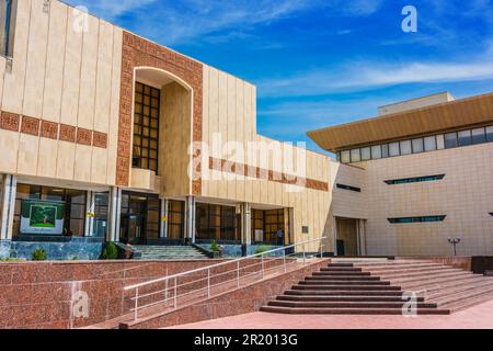 NUKUS, OUZBÉKISTAN - Mai 6, 2019 : Musée d'art d'état de la République du Karakalpakstan à Nukus (Ouzbékistan) Banque D'Images