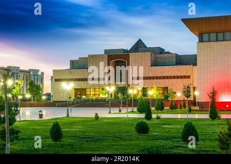 NUKUS, OUZBÉKISTAN - Mai 6, 2019 : Musée d'art d'état de la République du Karakalpakstan à Nukus (Ouzbékistan) Banque D'Images