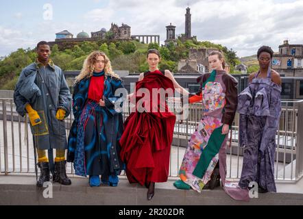 Les créations des étudiants (à partir de la gauche) Helen Protheroe, Phoebe Potter, Lauren Hyde, Cairistiona Fletcher et Irene Chen sont présentées lors d'un avant-goût du spectacle de mode du Collège d'art d'Édimbourg qui aura lieu au quartier St James d'Édimbourg, sur 9 juin. Date de la photo: Mardi 16 mai 2023. Banque D'Images