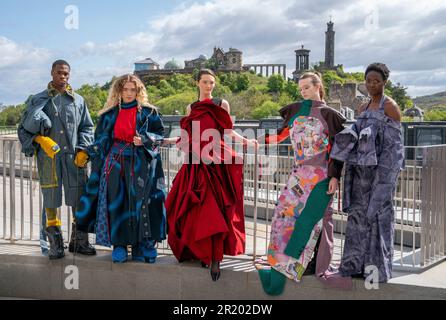 Les créations des étudiants (à partir de la gauche) Helen Protheroe, Phoebe Potter, Lauren Hyde, Cairistiona Fletcher et Irene Chen sont présentées lors d'un avant-goût du spectacle de mode du Collège d'art d'Édimbourg qui aura lieu au quartier St James d'Édimbourg, sur 9 juin. Date de la photo: Mardi 16 mai 2023. Banque D'Images