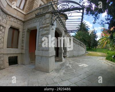 Palerme, Sicile 12.26.2018: L'entrée principale et l'escalier de la Villino Florio, une résidence privée conçue dans un art nouveau éclectique (Liberty) St Banque D'Images