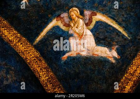 Fresque d'ange sur le plafond voûté de la chapelle ducale dans le château des Sforza à Milan, Itlay. Banque D'Images