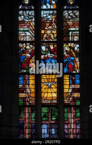 La vie de Marie et la descente du vitrail Saint-esprit à la cathédrale de Milan en Italie. Banque D'Images