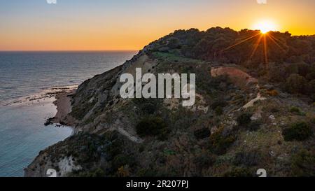 Coucher de soleil dans la Riserva Naturale Orientata Torre Salsa, réserve naturelle, Montallegro, Sicile, Italie Banque D'Images