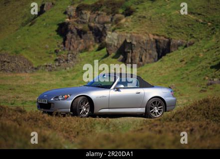 Une Honda S2000 2005 argentée garée dans la campagne britannique. Banque D'Images