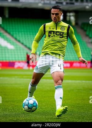Groningen, pays-Bas. 16th mai 2023. GRONINGEN, PAYS-BAS - MAI 16 : Joey Plupessy du FC Groningen se réchauffe avant le match Eredivisiie entre le FC Groningen et Ajax à l'Euroborg sur 16 mai 2023 à Groningen, pays-Bas. Le match est une continuation du match abandonné sur 14 mai quand des bombes de fumée ont été lancées hors des stands et un ventilateur a envahi le terrain. (Photo de Patrick Goosen/Orange Pictures) Credit: Orange pics BV/Alay Live News Banque D'Images