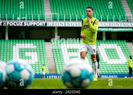 Groningen, pays-Bas. 16th mai 2023. GRONINGEN, PAYS-BAS - MAI 16 : Joey Plupessy du FC Groningen se réchauffe avant le match Eredivisiie entre le FC Groningen et Ajax à l'Euroborg sur 16 mai 2023 à Groningen, pays-Bas. Le match est une continuation du match abandonné sur 14 mai quand des bombes de fumée ont été lancées hors des stands et un ventilateur a envahi le terrain. (Photo de Patrick Goosen/Orange Pictures) Credit: Orange pics BV/Alay Live News Banque D'Images