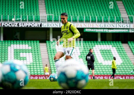 Groningen, pays-Bas. 16th mai 2023. GRONINGEN, PAYS-BAS - MAI 16 : Joey Plupessy du FC Groningen se réchauffe avant le match Eredivisiie entre le FC Groningen et Ajax à l'Euroborg sur 16 mai 2023 à Groningen, pays-Bas. Le match est une continuation du match abandonné sur 14 mai quand des bombes de fumée ont été lancées hors des stands et un ventilateur a envahi le terrain. (Photo de Patrick Goosen/Orange Pictures) Credit: Orange pics BV/Alay Live News Banque D'Images