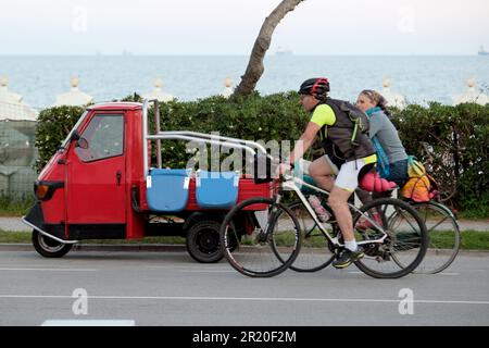 Vélo sur le Lido de Venise. Venise, Italie, 7 mai 2023 Banque D'Images