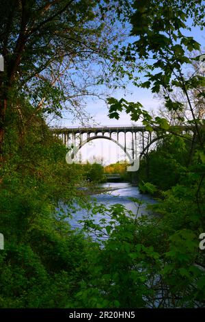 Ponts le long de la piste de Towpath dans le parc national de Cuyahoga Valley Banque D'Images