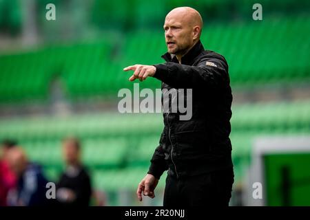 Groningen, pays-Bas. 16th mai 2023. GRONINGEN, PAYS-BAS - MAI 16 : entraîneur Dennis van der Ree de FC Groningen gestes pendant le match Eredivisiie entre FC Groningen et Ajax à Euroborg sur 16 mai 2023 à Groningen, pays-Bas. Le match est une continuation du match abandonné sur 14 mai quand des bombes de fumée ont été lancées hors des stands et un ventilateur a envahi le terrain. (Photo de Patrick Goosen/Orange Pictures) Credit: Orange pics BV/Alay Live News Banque D'Images