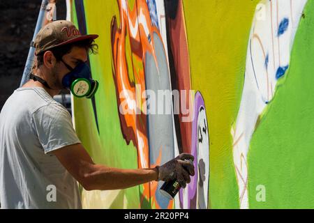 L'artiste de Graffiti Street Yeko en action en Espagne Banque D'Images