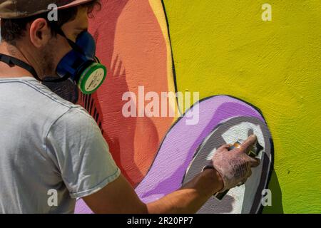 L'artiste de Graffiti Street Yeko en action en Espagne Banque D'Images