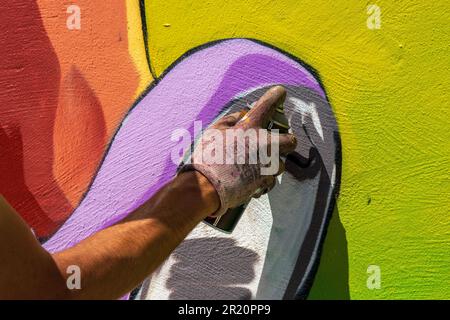 L'artiste de Graffiti Street Yeko en action en Espagne Banque D'Images
