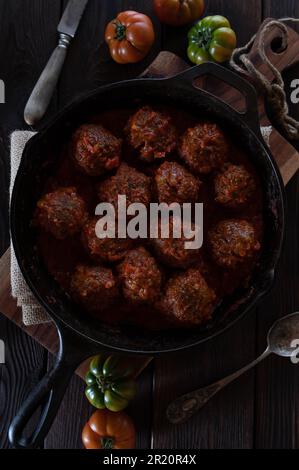Boulettes de viande italiennes avec sauce tomate. Polpette alla napoletana Banque D'Images