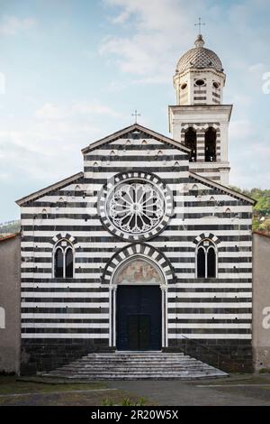 Église Saint-Laurent Andrew dans la ville de Levanto, Ligurie, Italie Banque D'Images