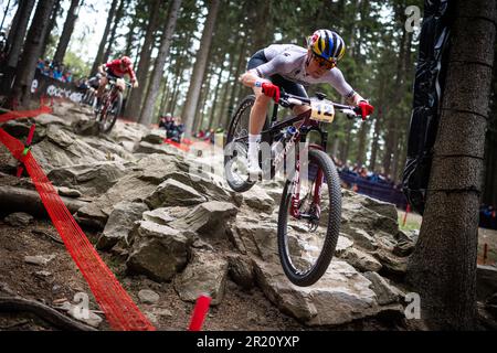 Laura Stigger d'Autriche en action pendant la course de fond de la coupe du monde de vélo de montagne XCO de fond tenue à Nove Mesto na Morave, Banque D'Images