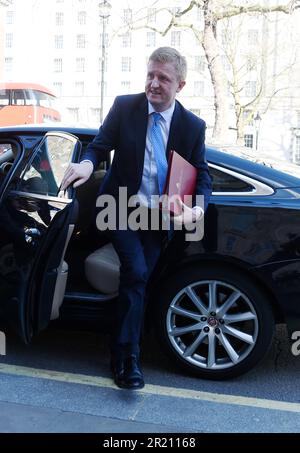 Oliver Dowden, secrétaire à la Culture, arrive au bureau du cabinet à Whitehall, à Londres, avant une réunion d'urgence de la COBRA, à mesure que l'inquiétude se développe au sujet de l'épidémie de coronavirus COVID-19. Lundi 16/03/2020 Banque D'Images