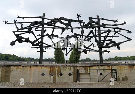 Photographie du monument international créé par Nandor Glid au camp de concentration de Dachau. Le camp a été le premier des camps de concentration nazis ouverts en 1933. L'intention initiale du camp était de tenir des prisonniers politiques. Banque D'Images