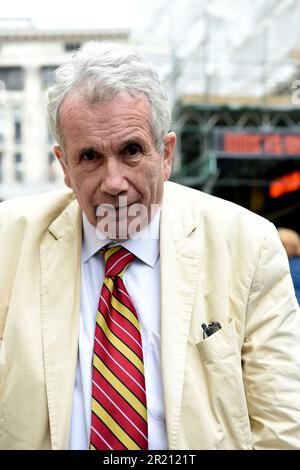 Photo de Martin Bell et d'autres candidats au GEM toile membres du public à Argyll Street près d'Oxford Circus dans le centre de Londres. Banque D'Images