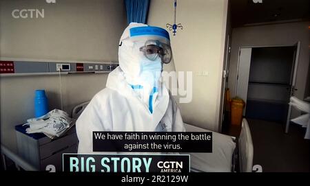 Un screengrab d'une émission de nouvelles sur le CGTN, China Global Television Network, dans le contexte de la pandémie du coronavirus COVID-19. Banque D'Images