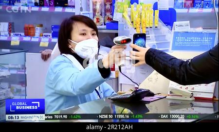 Un screengrab d'une émission de nouvelles sur le CGTN, China Global Television Network, dans le contexte de la pandémie du coronavirus COVID-19. Banque D'Images