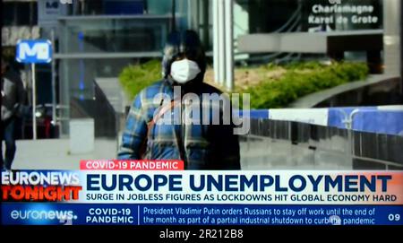 Un screengrab d'une émission de nouvelles sur Euronews dans le contexte de la pandémie du coronavirus COVID-19. [Vendredi 03/04/2020]. Banque D'Images