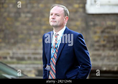 Photographie de Sir Simon Stevens, chef de la direction du NHS, arrive devant le Cabinet Office, à Whitehall, à Londres, avant une réunion d'urgence de la COBRA à mesure que l'épidémie de coronavirus COVID-19 se développe. Banque D'Images