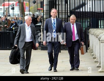 Photographie de Sir Simon Stevens, chef de la direction du NHS, arrive devant le Cabinet Office, à Whitehall, à Londres, avant une réunion d'urgence de la COBRA à mesure que l'épidémie de coronavirus COVID-19 se développe. Banque D'Images