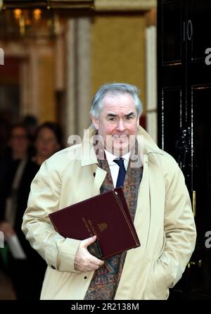 Photographie de Charles Geoffrey Cox, procureur général, départ du numéro 10 Downing Street, Londres, à la suite d'une réunion du cabinet Banque D'Images