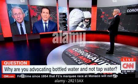 Screengrab de CNN faisant état de la pandémie COVID-19: Dr Anthony Fauci, Dr Sanjay Gupta et Anchor Anderson Cooper, 20th mars 2020 Banque D'Images