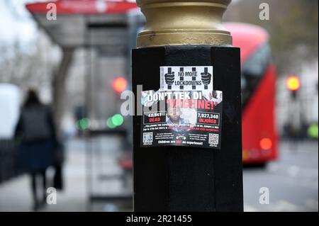 Anti-Vaxxers en dehors du Parlement britannique à Londres, dans le contexte de la pandémie du coronavirus COVID-19. Novembre 2021. Banque D'Images