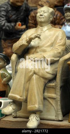 Statue de Mao Tsé-toung, une manifestation du culte de la personnalité construit pour le dirigeant chinois. Mao Zedong (1893 - 1976), connu sous le nom de président Mao, était un révolutionnaire communiste chinois qui était le fondateur de la République populaire de Chine (RPC), qu'il a dirigé comme président du Parti communiste chinois depuis la création de la RPC en 1949 jusqu'à sa mort en 1976. Banque D'Images