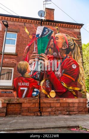 Liverpool, Royaume-Uni. 16th mai 2023. Un nouvel art mural du joueur féminin du FC Liverpool Missy Bo Kearns, à Tanccred Road, Liverpool par l'artiste Paul Curtis . Rouge toujours plus ardu, Kearns est inscrit dans les livres du club depuis l'âge de huit ans et a progressé avec succès dans les rangs de Liverpool tout en étant plafonné par l'Angleterre au niveau de U23. Crédit : SOPA Images Limited/Alamy Live News Banque D'Images