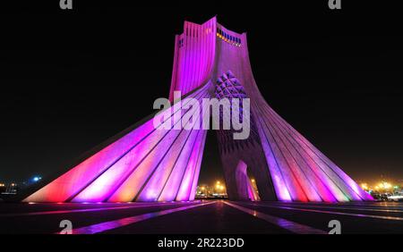 La Tour Azadi est une attraction touristique située à Téhéran, la capitale de l'Iran, et est le symbole de la ville. Banque D'Images