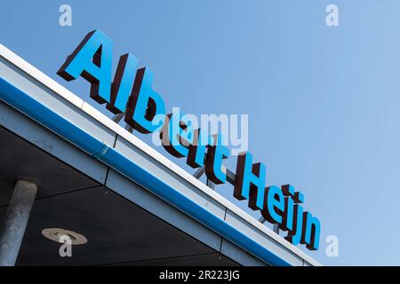 Lettrage Albert Heijn à la succursale. Albert Heijn est la plus grande chaîne de supermarchés aux pays-Bas. Banque D'Images