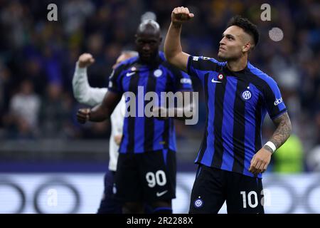 Milan, Italie. 16th mai 2023. Lautaro Martinez du FC Internazionale célèbre après avoir remporté le match de la demi-finale de la Ligue des champions de l'UEFA entre le FC Internazionale et l'AC Milan au Stadio Giuseppe Meazza sur 16 mai 2023 à Milan en Italie . Credit: Marco Canoniero / Alamy Live News Banque D'Images