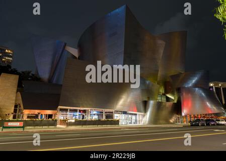 Vue nocturne de Walt Disney concert Hall dans South Grand Avenue dans le centre-ville de Los Angeles Banque D'Images