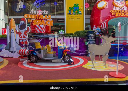 BANGKOK, THAÏLANDE - 14 DÉCEMBRE 2019 : tuk tuk décoré de Noël à Bangkok, Thaïlande Banque D'Images