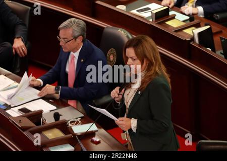 Raleigh, Caroline du Nord, États-Unis. 16th mai 2023. La sénatrice de Caroline du Nord, VICKIE SAWYER, a pris la parole avant que de nouvelles restrictions sur les avortements en Caroline du Nord ne soient adoptées alors que l'Assemblée générale de Caroline du Nord, à majorité républicaine et à majorité qualifiée, a voté pour remplacer le gouvernement démocratique. Le veto de Roy Cooper au projet de loi 20 du Sénat. La loi de l'État interdit actuellement presque tous les avortements après 20 semaines de grossesse. À partir de 1 juillet, la restriction serait serrée à 12 semaines. (Credit image: © Bob Karp/ZUMA Press Wire) USAGE ÉDITORIAL SEULEMENT! Non destiné À un usage commercial ! Banque D'Images