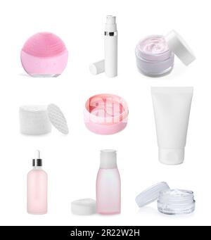 Ensemble avec différents produits cosmétiques sur fond blanc Banque D'Images