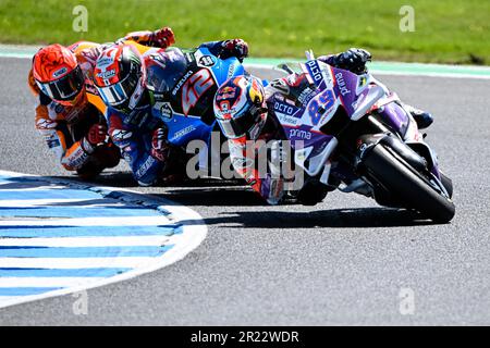 Phillip Island, Australie, 16 octobre 2022. Jorge Martin d'Espagne sur le Pramac Racing Ducati dirige Alex Rins d'Espagne sur le Team Suzuki Ecstar Suzuki et Marc Marquez d'Espagne sur le Repsol Honda Team Honda lors du MotoGP australien 2022 sur le circuit de Phillip Island sur 16 octobre 2022 à Phillip Island, en Australie. Crédit : Nigel Owen/Speed Media/Alay Live News Banque D'Images