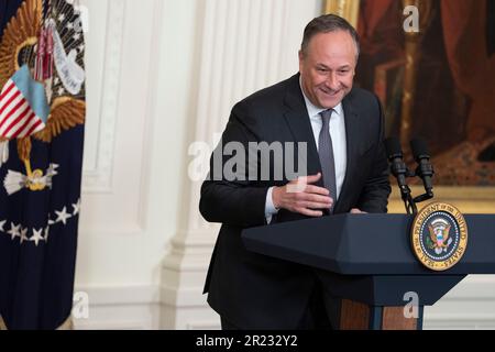 Le deuxième monsieur Doug Emhoff parle lors d'une réception du mois du patrimoine juif américain à la Maison Blanche à Washington, DC, 16 mai 2023. Crédit : Chris Kleponis/CNP/MediaPunch Banque D'Images