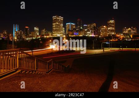 Un paysage urbain nocturne d'Edmonton, Alberta, Canada. Banque D'Images