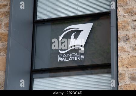 Bordeaux , Aquitaine France - 05 09 2023 : logo de la marque Banque Palatine et texte du signe de la banque française de façade de bureau Banque D'Images